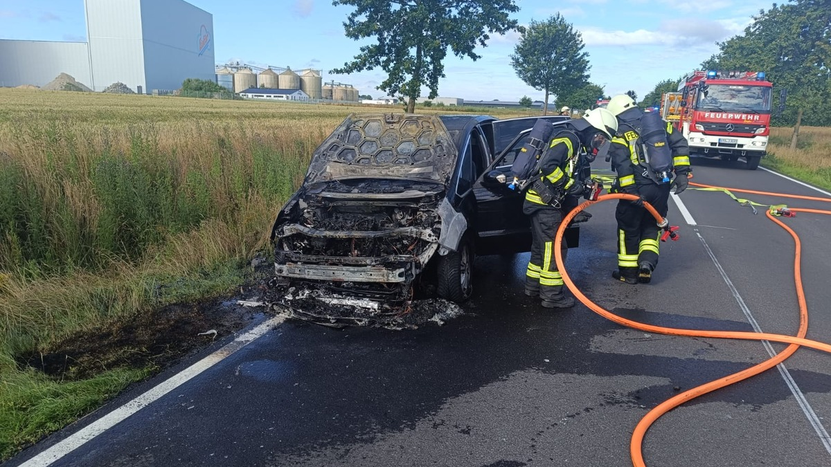 POL-STD: 29-jähriger Mann in Buxtehude bei Auseinandersetzung zunächst lebensgefährlich verletzt - Polizei nimmt mutmaßliche Tatverdächtige vorläufig fest - Ford während der Fahrt in Apensen in Brand geraten - Foto: presseportal.de