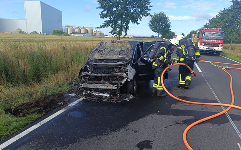 POL-STD: 29-jähriger Mann in Buxtehude bei Auseinandersetzung zunächst lebensgefährlich verletzt - Polizei nimmt mutmaßliche Tatverdächtige vorläufig fest - Ford während der Fahrt in Apensen in Brand geraten - Foto: presseportal.de POL-STD: 29-jähriger Mann in Buxtehude bei Auseinandersetzung zunächst lebensgefährlich verletzt - Polizei nimmt mutmaßliche Tatverdächtige vorläufig fest - Ford während der Fahrt in Apensen in Brand geraten - Foto: presseportal.de