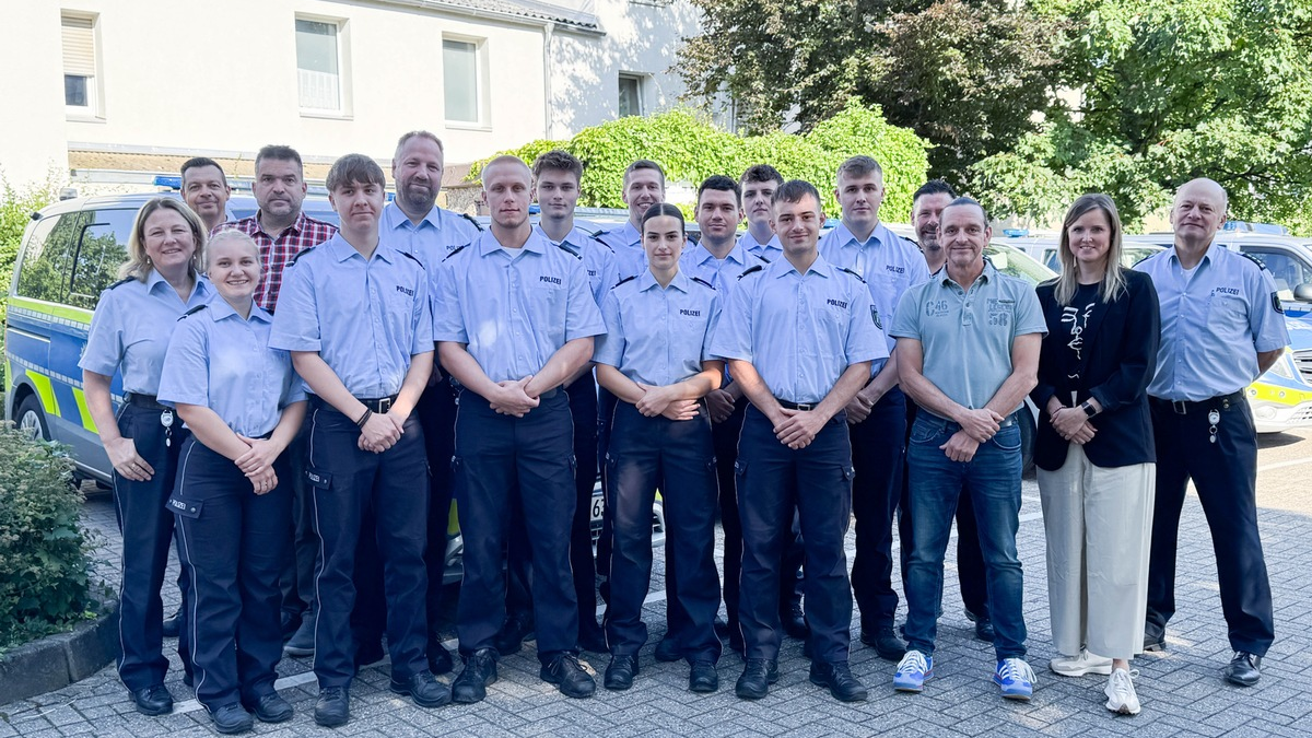 POL-EU: Erstmals auf Streife: 19 neue Kommissaranwärterinnen und Kommissaranwärter begrüßt - Foto: presseportal.de
