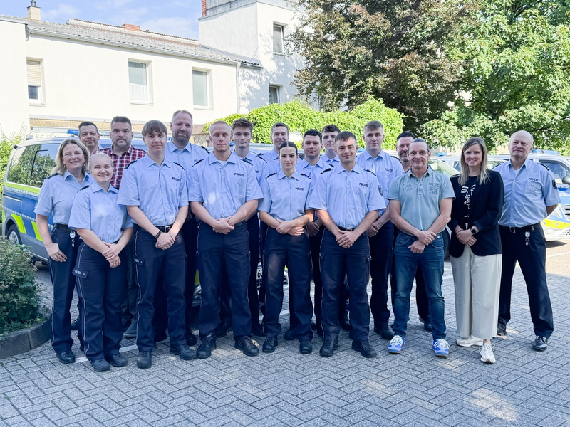 POL-EU: Erstmals auf Streife: 19 neue Kommissaranwärterinnen und Kommissaranwärter begrüßt - Foto: presseportal.de