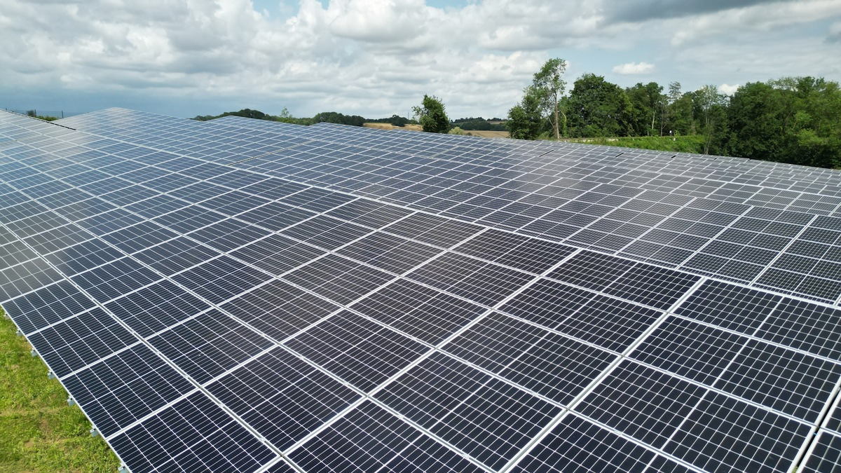Größte Photovoltaik-Anlage des Landes Nordrhein-Westfalen/Erster landeseigener Solarpark geht in Betrieb - Foto: presseportal.de