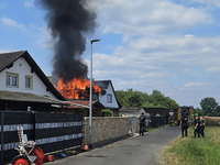 FW Sankt Augustin: 55 Ehrenamtliche retten Haus vor den Flammen - Foto: presseportal.de