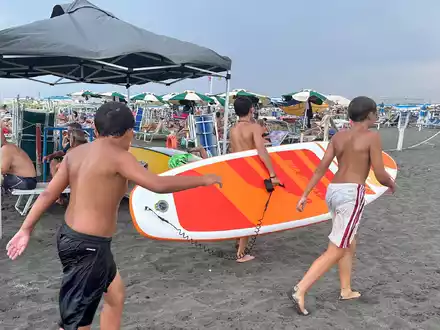 Beim Buddeln im Sand kommt ein 17-jähriger Junge an einem italienischen Strand ums Leben. (Foto: Archiv)  - Foto: Christoph Sator/dpa