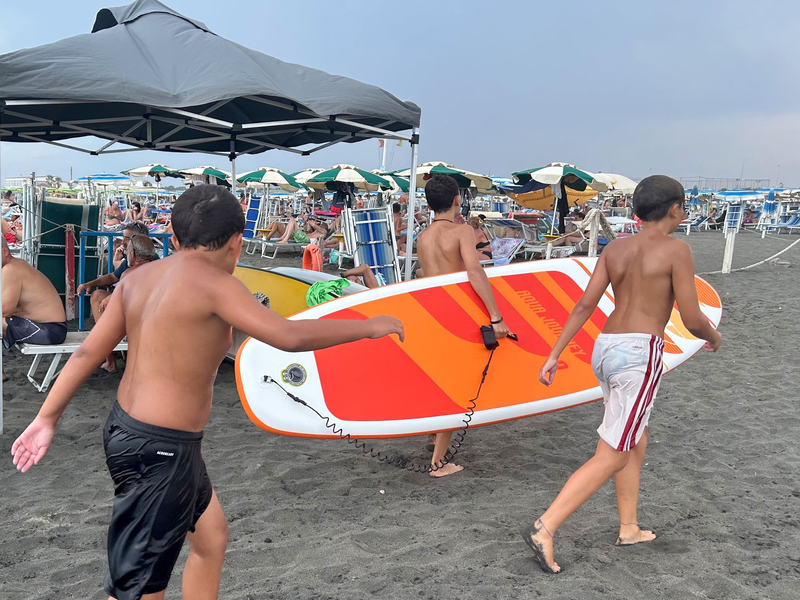 Beim Buddeln im Sand kommt ein 17-jähriger Junge an einem italienischen Strand ums Leben. (Foto: Archiv)  - Foto: Christoph Sator/dpa