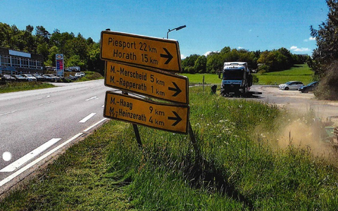 POL-PDTR: Wegweiser-Beschilderung an B327 in Morbach (gegenüber ESSO-Tankstelle) beschädigt. Wer kann hierzu Angaben machen? - Foto: presseportal.de