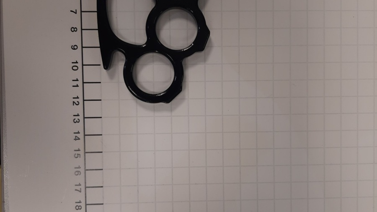 BPOL NRW: Schlagring im Handgepäck - Bundespolizei stellt verbotenen Gegenstand sicher - Foto: presseportal.de