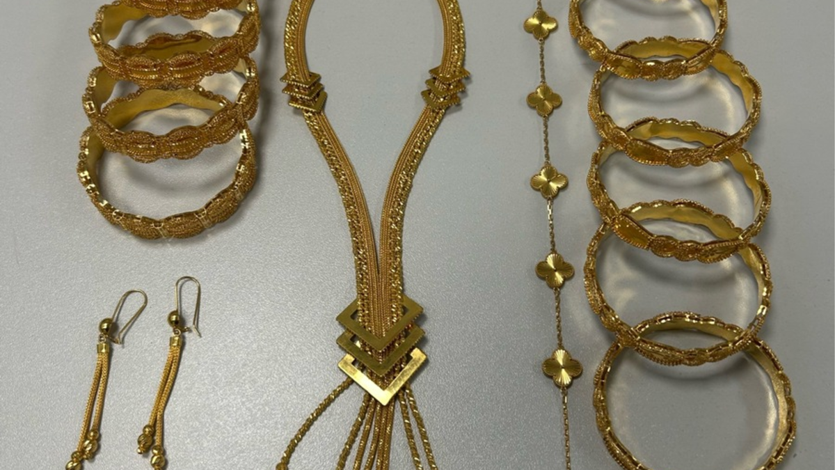 HZA-IZ: Versteckt am Körper / Zoll am Flughafen Hamburg entdeckt Goldschmuck im Wert von rund 20.000 EUR - Foto: presseportal.de