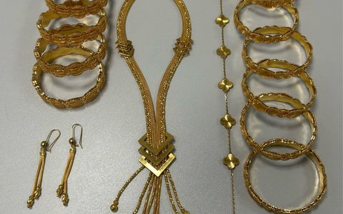 HZA-IZ: Versteckt am Körper / Zoll am Flughafen Hamburg entdeckt Goldschmuck im Wert von rund 20.000 EUR - Foto: presseportal.de