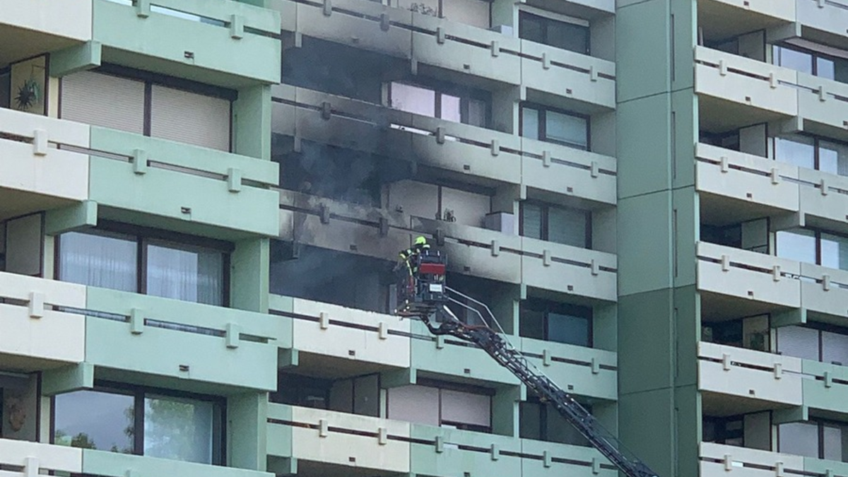 Feuerwehr MTK: Wohnungsbrand in Hochhaus der Hochheimer Weststadt - Keine Verletzten - Foto: presseportal.de