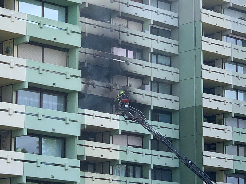 Feuerwehr MTK: Wohnungsbrand in Hochhaus der Hochheimer Weststadt - Keine Verletzten - Foto: presseportal.de