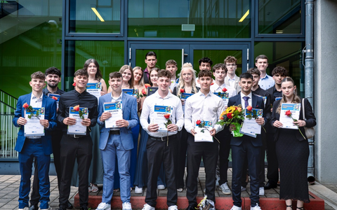 POL-BO: Der erste Schritt in Richtung Polizeiberuf: 21 junge Menschen feiern ihren Abschluss - Foto: presseportal.de POL-BO: Der erste Schritt in Richtung Polizeiberuf: 21 junge Menschen feiern ihren Abschluss - Foto: presseportal.de