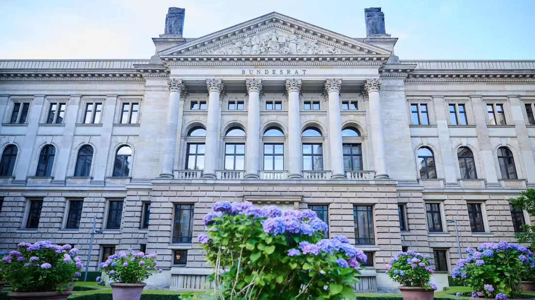 Nach dem Bundestag war der Bundesrat am Zug.  - Bild: Annette Riedl/dpa