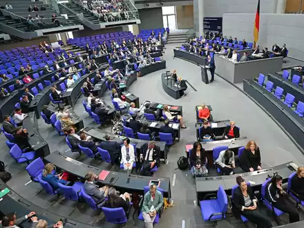 Unionsfraktionschef Jens Spahn (CDU) konnte die Mehrheit für die damalige SPD-Kandidatin Frauke Brosius-Gersdorf im Juli nicht garantieren. (Archivbild) - Foto: Niklas Treppner/dpa