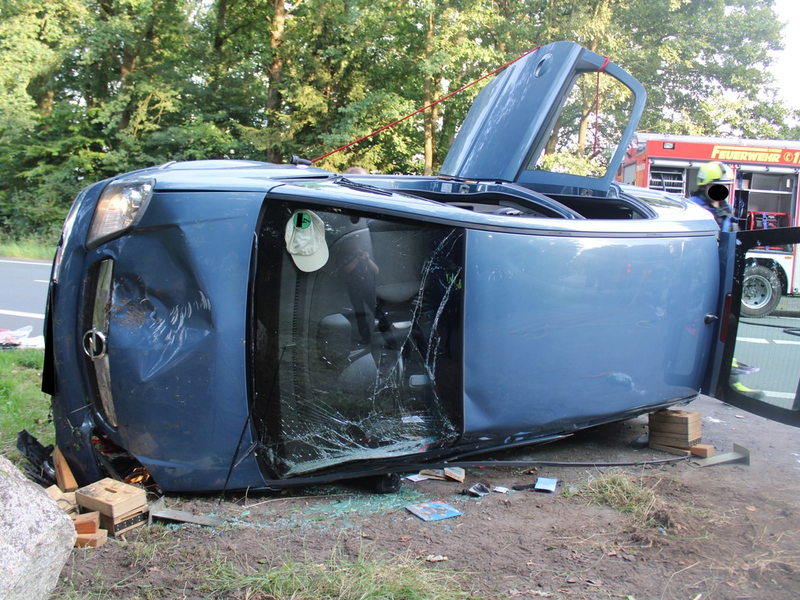 POL-MI: Seniorin zieht sich bei Alleinunfall schwere Verletzungen zu - Foto: presseportal.de