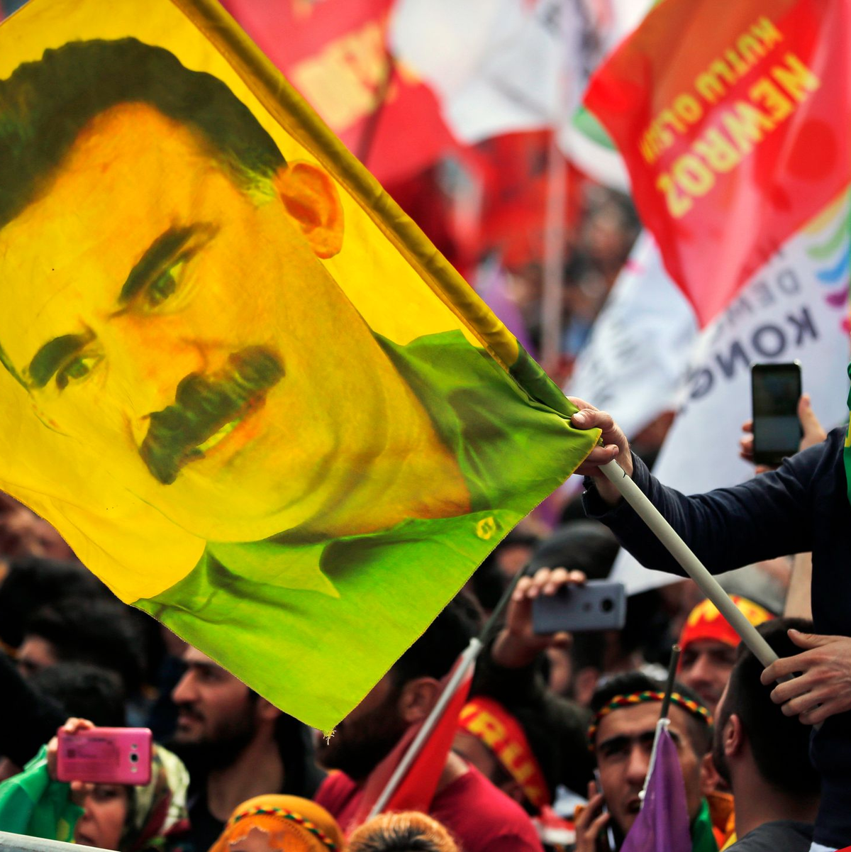 Öcalan hatt die PKK im Februar zur Auflösung aufgerufen. - Foto: Lefteris Pitarakis/AP/dpa