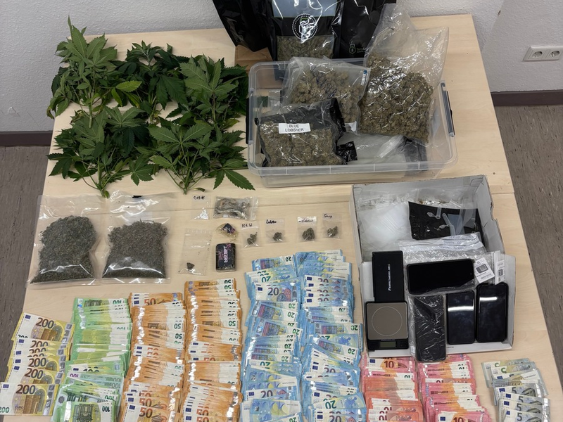 POL-D: Flingern - Verkehrskontrolle durch ET Prios - E-Scooter-Fahrer entpuppt sich als mutmaßlicher Drogendealer - Wohnungsdurchsuchung und Festnahme - Foto: presseportal.de