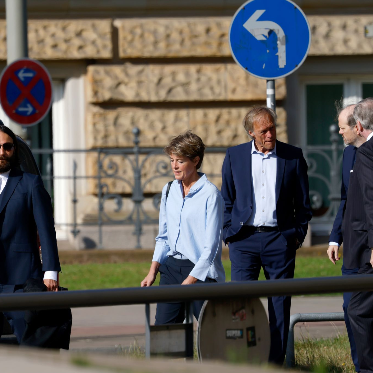 Christina Block und ihr Lebensgefährte Gerhard Delling kamen gemeinsam zum Prozessauftakt. - Foto: Georg Wendt/dpa