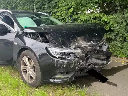 POL-MI: Zwei Autos kollidieren auf Kreuzung - Foto: presseportal.de