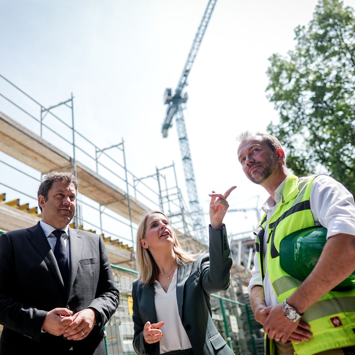 In Großstädten wie Berlin, Hamburg, Köln, München und Frankfurt am Main sind bezahlbare Wohnungen besonders knapp. (Archivbild) - Foto: Kay Nietfeld/dpa