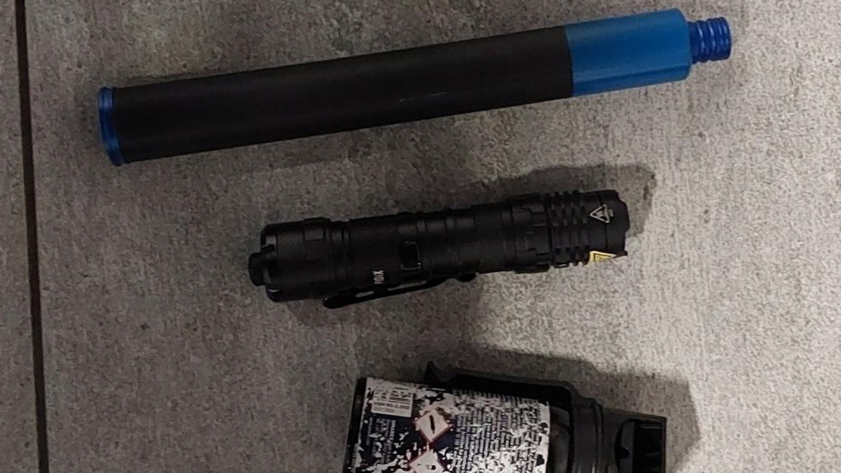 BPOLD FRA: Bundespolizei stoppt Mann mit Schlagstock am Regionalbahnhof des Flughafen Frankfurt - Foto: presseportal.de