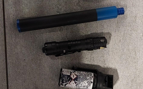 BPOLD FRA: Bundespolizei stoppt Mann mit Schlagstock am Regionalbahnhof des Flughafen Frankfurt - Foto: presseportal.de BPOLD FRA: Bundespolizei stoppt Mann mit Schlagstock am Regionalbahnhof des Flughafen Frankfurt - Foto: presseportal.de