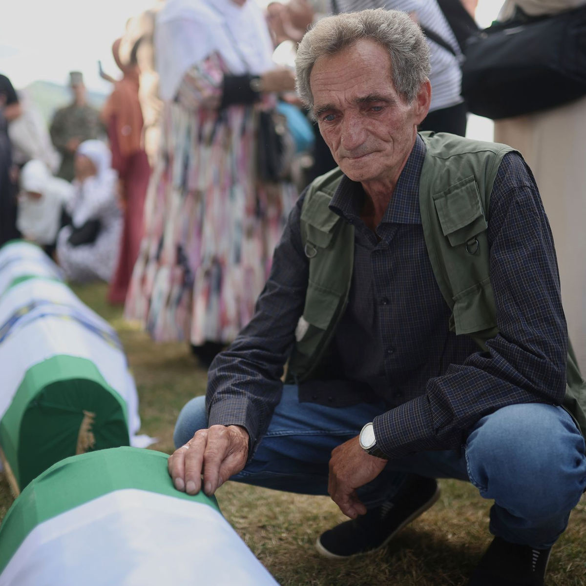 Der Präsident des Europäischen Rates, Antonio Costa, war einer der internationalen Gäste bei der Gedenkfeier zum Massaker von Srebrenica. - Foto: Armin Durgut/AP/dpa