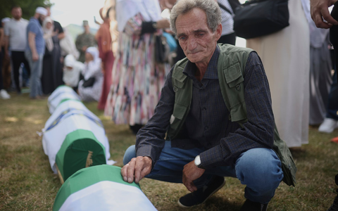 Der Präsident des Europäischen Rates, Antonio Costa, war einer der internationalen Gäste bei der Gedenkfeier zum Massaker von Srebrenica. - Foto: Armin Durgut/AP/dpa