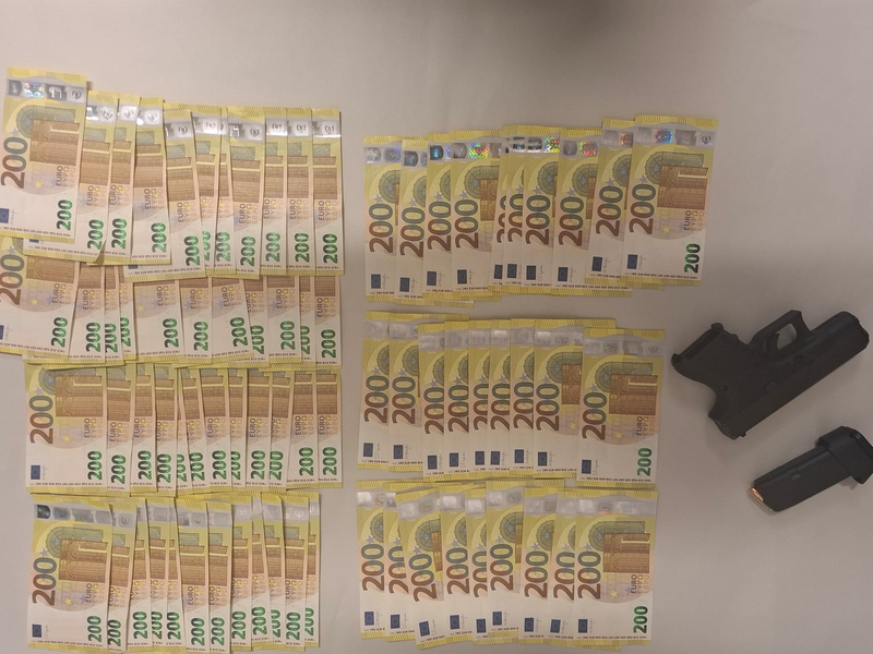 POL-K: 250711-1-K Brennpunktteam Kalk stellt scharfe Schusswaffe und knapp 15.000 Euro Bargeld sicher - diverse Strafanzeigen gefertigt - Foto: presseportal.de