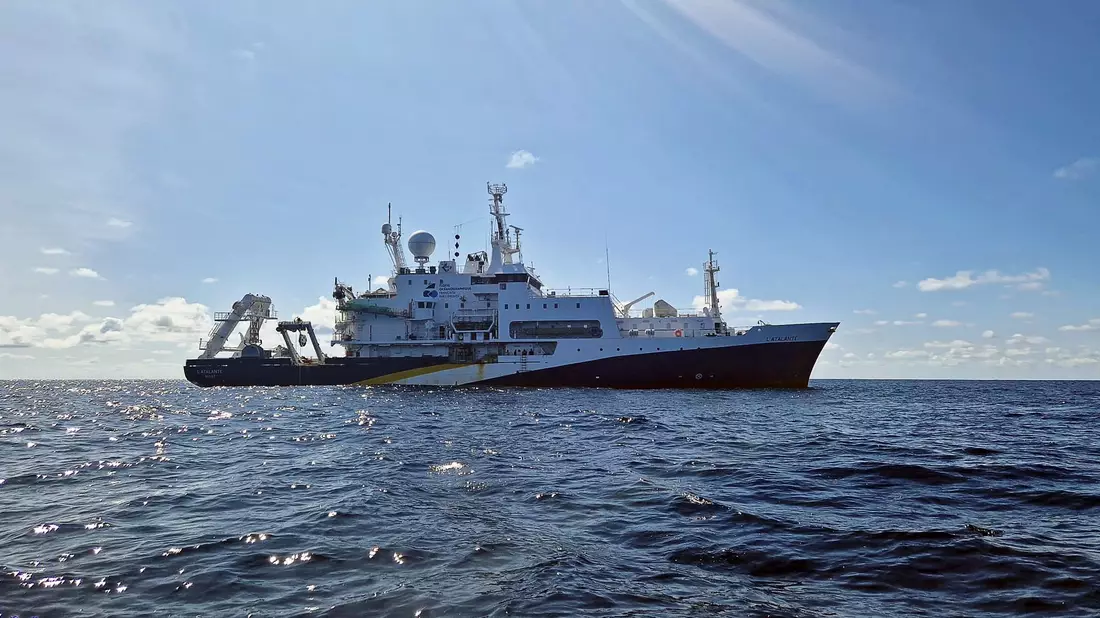 Das internationale Forschungsteam war vier Wochen lang mit dem Schiff «L'Atalante» imSuchareal im Westeuropäischen Becken des Atlantiks unterwegs. - Bild: -/Flotte Océanographique Française/dpa