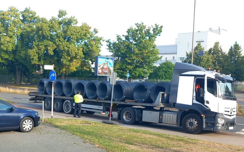 POL-MI: Schwerpunktkontrollen: Mann mit drei gefälschten Führerscheinen unterwegs - Foto: presseportal.de