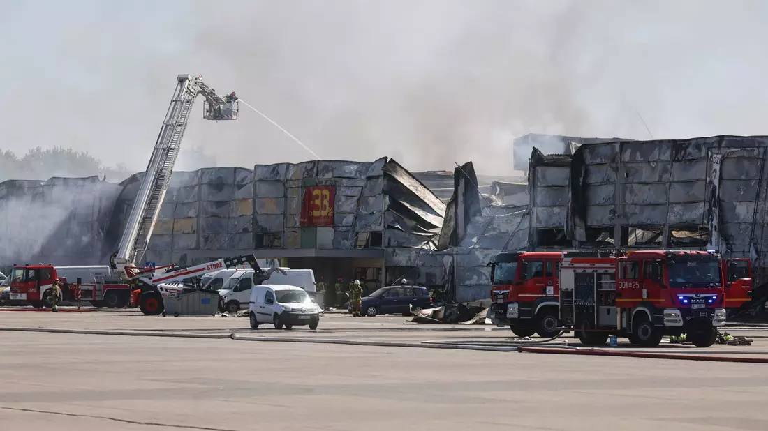 Polen macht russische Geheimdienste für den Brand im Marywilska-Einkaufszentrum in Warschau verantwortlich. (Archivbild)  - Bild: Leszek Szymanski/PAP/dpa