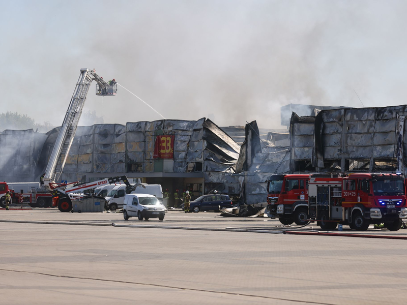 Polen macht russische Geheimdienste für den Brand im Marywilska-Einkaufszentrum in Warschau verantwortlich. (Archivbild)  - Foto: Leszek Szymanski/PAP/dpa