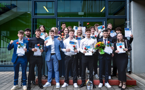 POL-HA: Der erste Schritt in Richtung Polizeiberuf: 21 junge Menschen feiern ihren Abschluss - Foto: presseportal.de POL-HA: Der erste Schritt in Richtung Polizeiberuf: 21 junge Menschen feiern ihren Abschluss - Foto: presseportal.de