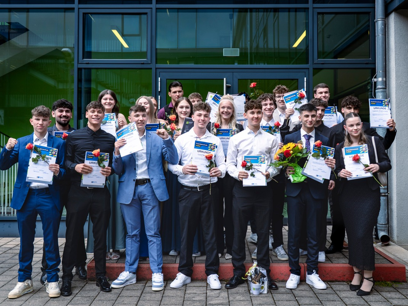 POL-HA: Der erste Schritt in Richtung Polizeiberuf: 21 junge Menschen feiern ihren Abschluss - Foto: presseportal.de