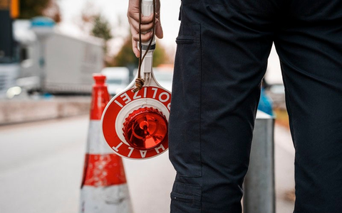 Bundespolizeidirektion München: Fremder Pass mit Fahndung/ Bundespolizei überführt Migranten des Ausweismissbrauchs - Foto: presseportal.de