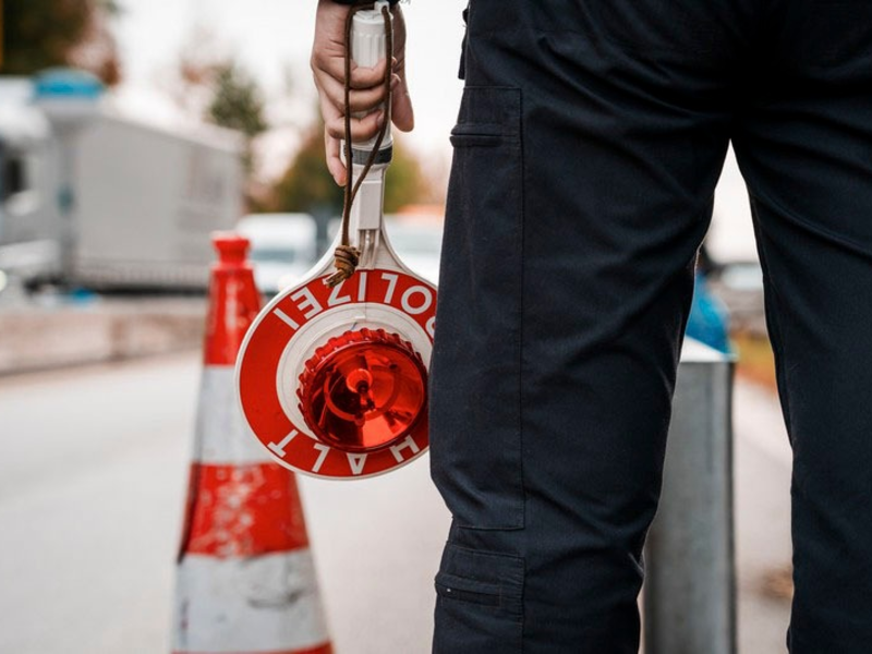 Bundespolizeidirektion München: Fremder Pass mit Fahndung/ Bundespolizei überführt Migranten des Ausweismissbrauchs - Foto: presseportal.de