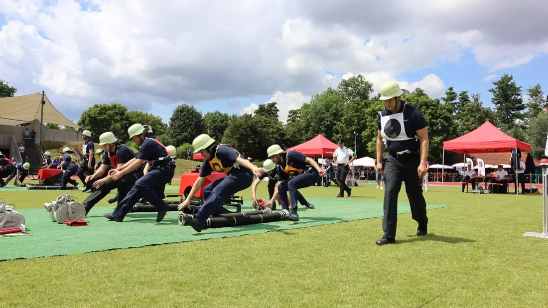 Deutsche Feuerwehr-Meisterschaften: Training bei optimalen Bedingungen / Perfekte Unterstützung in Böblingen für Wettbewerb in Löschangriff und Staffellauf - Bild: presseportal.de