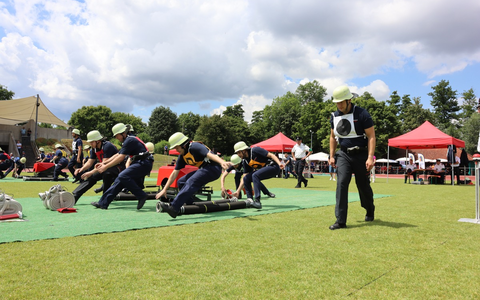 Deutsche Feuerwehr-Meisterschaften: Training bei optimalen Bedingungen / Perfekte UnterstĂŒtzung in Böblingen fĂŒr Wettbewerb in Löschangriff und Staffellauf - Foto: presseportal.de Deutsche Feuerwehr-Meisterschaften: Training bei optimalen Bedingungen / Perfekte UnterstĂŒtzung in Böblingen fĂŒr Wettbewerb in Löschangriff und Staffellauf - Foto: presseportal.de