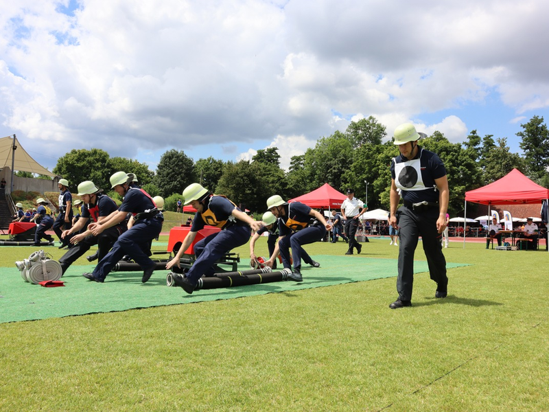 Deutsche Feuerwehr-Meisterschaften: Training bei optimalen Bedingungen / Perfekte Unterstützung in Böblingen für Wettbewerb in Löschangriff und Staffellauf - Foto: presseportal.de