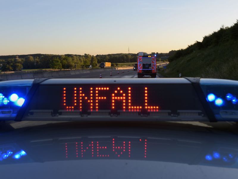 1.322 Menschen sind im ersten Halbjahr bei Verkehrsunfällen ums Leben gekommen, wie aus einer vorläufigen Statistik hervorgeht. (Symbobild). - Foto: Stefan Puchner/dpa