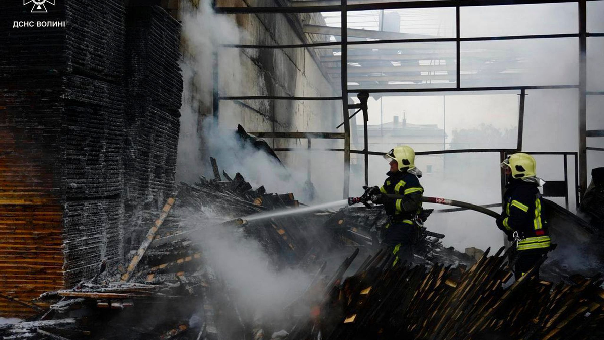 Erneut wurde die westliche Region Wolhynien angegriffen. (Archivfoto) - Foto: Uncredited/Ukrainian Emergency Service/AP/dpa