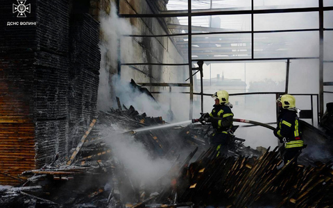 Erneut wurde die westliche Region Wolhynien angegriffen. (Archivfoto) - Foto: Uncredited/Ukrainian Emergency Service/AP/dpa