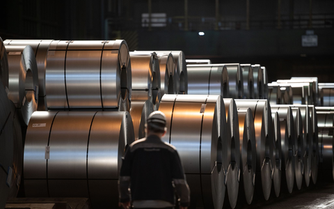 IG Metall und das Management der Thyssenkrupp-Stahlsparte haben sich nach langen Verhandlungen auf einen harten Sparkurs verständigt. (Archivbild) - Foto: Fabian Strauch/dpa IG Metall und das Management der Thyssenkrupp-Stahlsparte haben sich nach langen Verhandlungen auf einen harten Sparkurs verständigt. (Archivbild) - Foto: Fabian Strauch/dpa