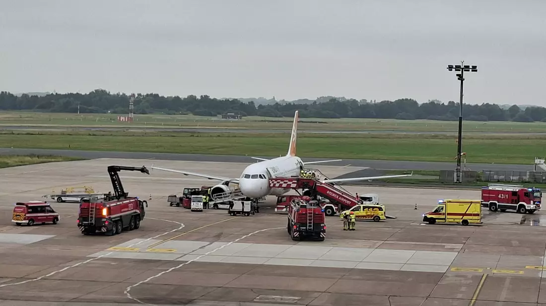 Kurz nach dem Start musste ein Flugzeug an den Flughafen Bremen zurückkehren. (Archivbild) - Bild: Kai Moorschlatt/dpa