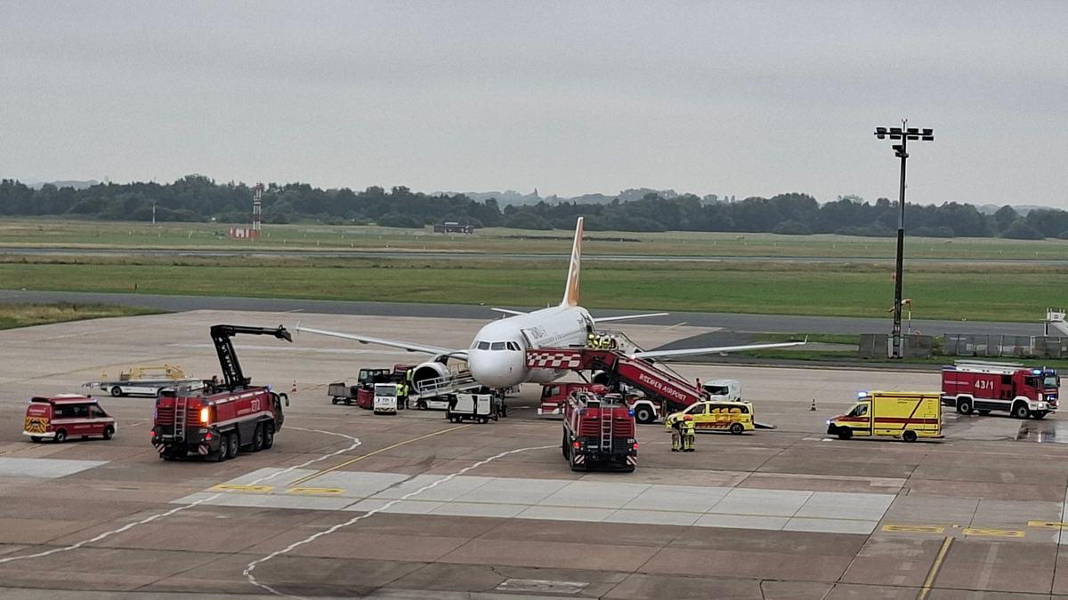 Kurz nach dem Start musste ein Flugzeug an den Flughafen Bremen zurückkehren. (Archivbild) - Foto: Kai Moorschlatt/dpa