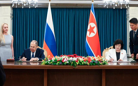 Schickt Nordkorea weitere Soldaten zur Unterstützung des russischen Kriegs gegen die Ukraine? - Foto: Uncredited/Russian Foreign Ministry Press Service/AP/dpa Schickt Nordkorea weitere Soldaten zur Unterstützung des russischen Kriegs gegen die Ukraine? - Foto: Uncredited/Russian Foreign Ministry Press Service/AP/dpa