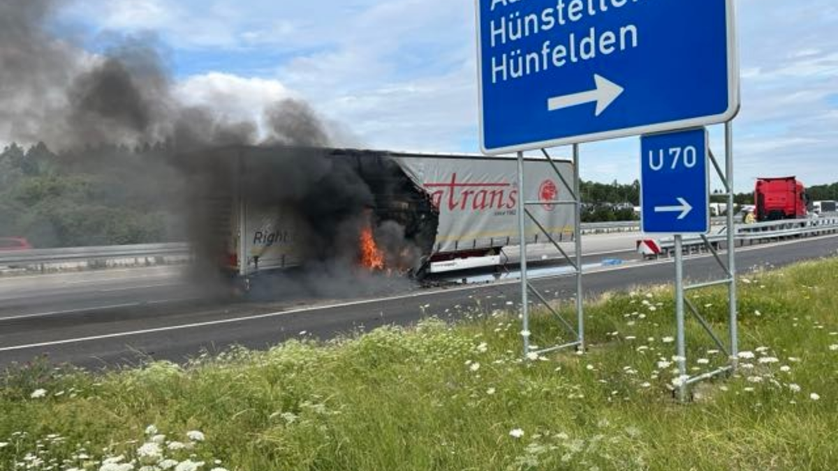 POL-WI: LKW-Brand auf der A3 Richtung Köln verursacht langen Stau - Foto: presseportal.de