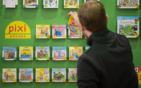 Wie geht der Hamburger Carlsen Verlag mit nachgemachten oder KI-generierten Conni-Memes um? (Archivbild) - Foto: Sebastian Gollnow/dpa