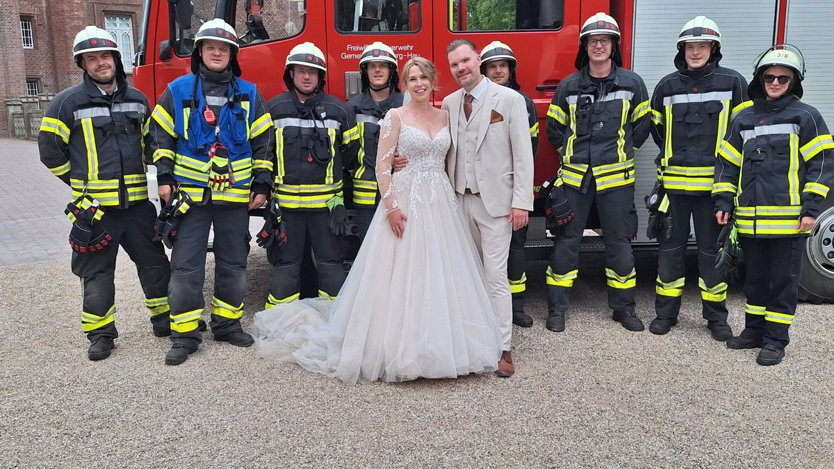 FW-KLE: Feueralarm bei der Hochzeit - ein Funken Romantik mit echtem Einsatz - Foto: presseportal.de