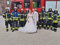 FW-KLE: Feueralarm bei der Hochzeit - ein Funken Romantik mit echtem Einsatz - Foto: presseportal.de
